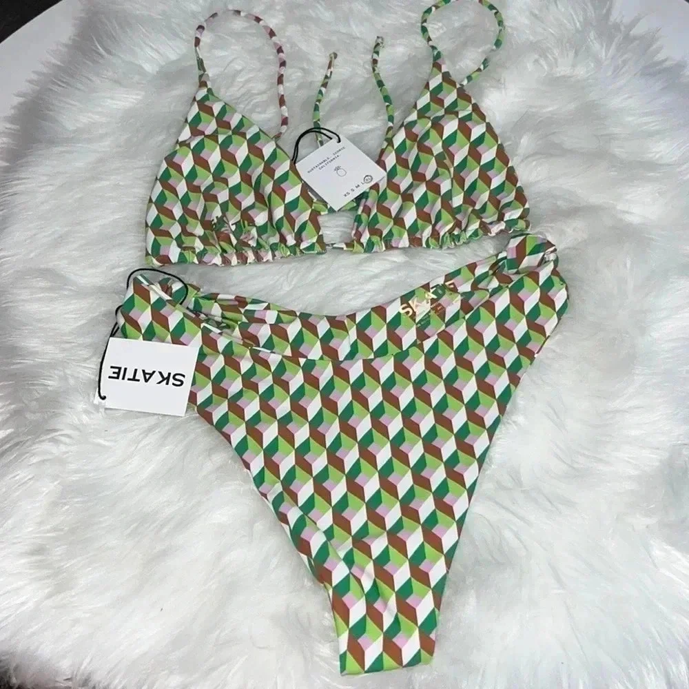 Skatie Bikini in Southampton XL Penny Top
Mandi Bottom - Picture 1 of 5